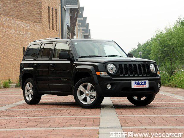 Jeep(進(jìn)口) 自由客 2014款 2.4L 豪華導(dǎo)航版